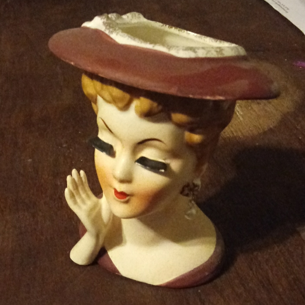 Lee Wards Exclusive. Collectable .Doll Face Vase